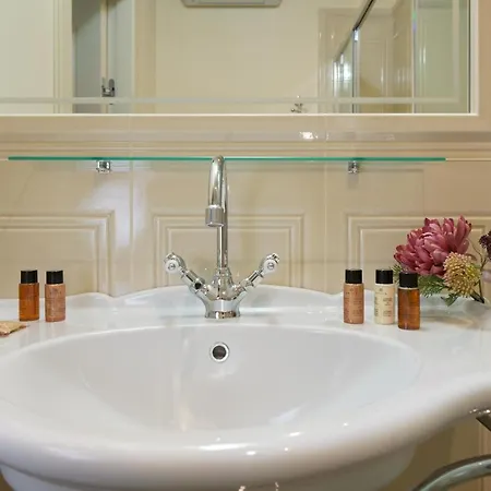 Residenza Mondragone Bed and breakfast 4*