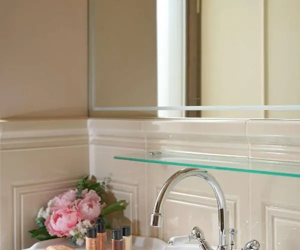 Residenza Mondragone Bed & Breakfast 4*