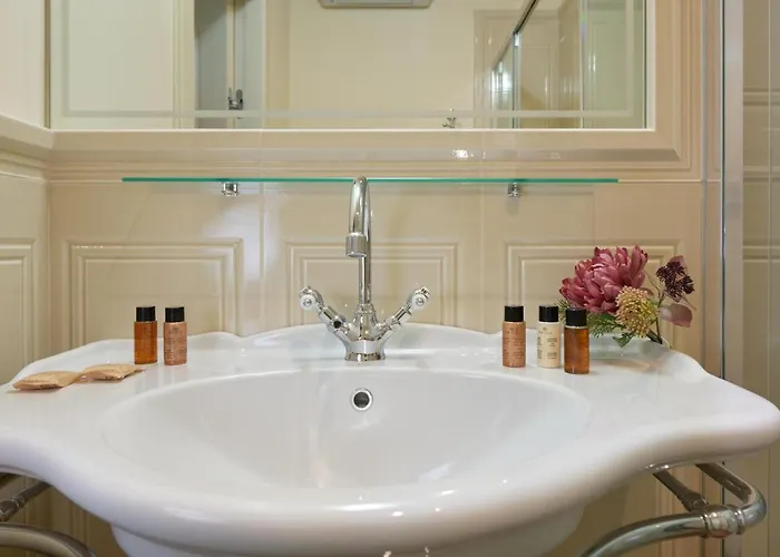 Residenza Mondragone Bed & Breakfast 4*