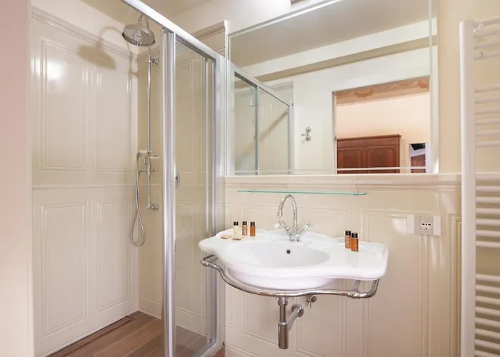 Bed & Breakfast Residenza Mondragone 4*