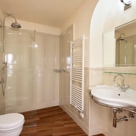 Bed & Breakfast Residenza Mondragone Florence